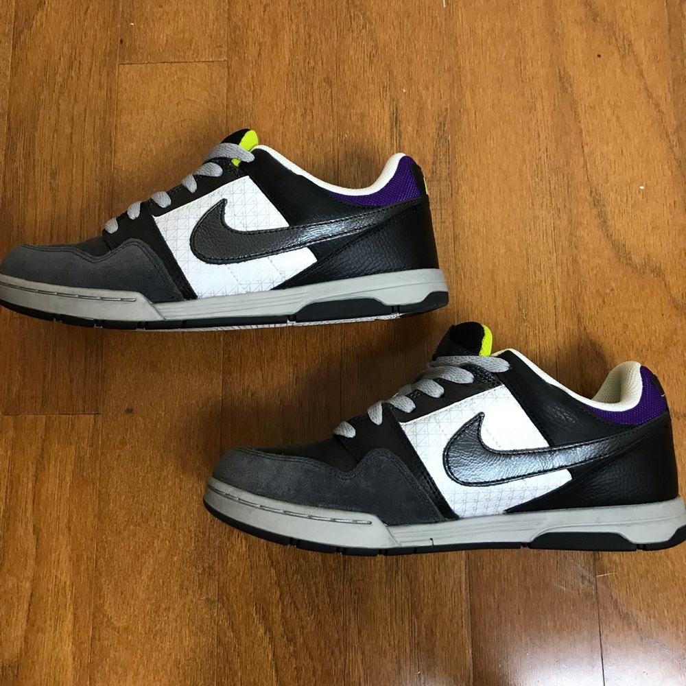 Nike Mogan 2